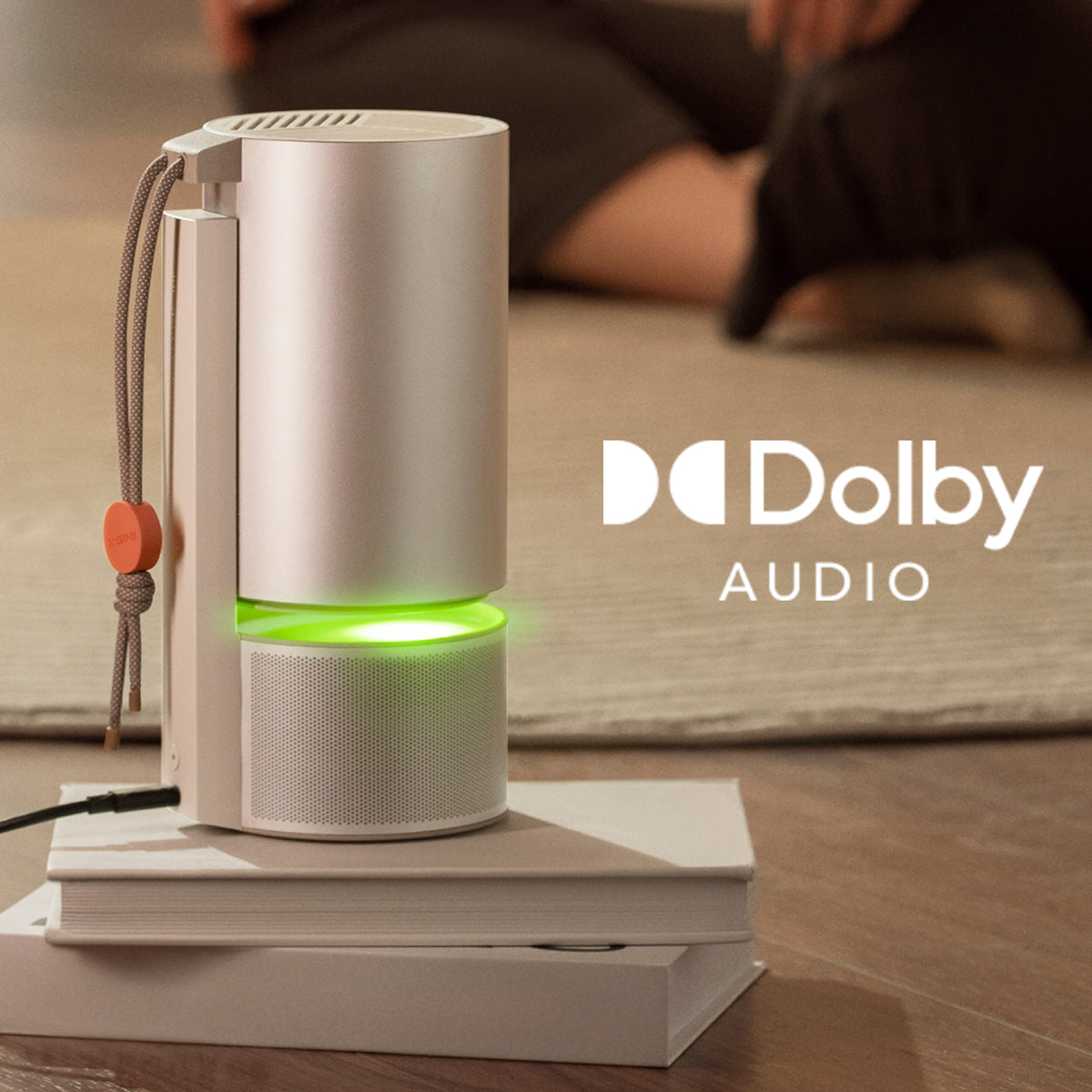 (FS) XGIMI MoGo 3 Pro - Mini Projetor LED Portátil para Externos com 450 Lúmens ISO, Google TV, Netflix, PowerBase e Bateria Integrada