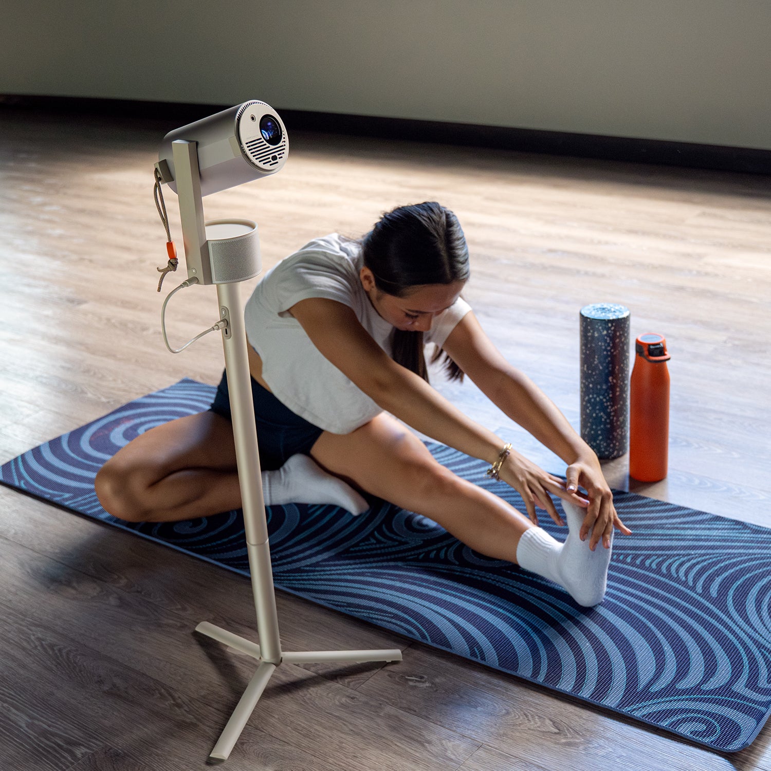 (FS) XGIMI MoGo 3 Pro - Mini Projetor LED Portátil para Externos com 450 Lúmens ISO, Google TV, Netflix, PowerBase e Bateria Integrada