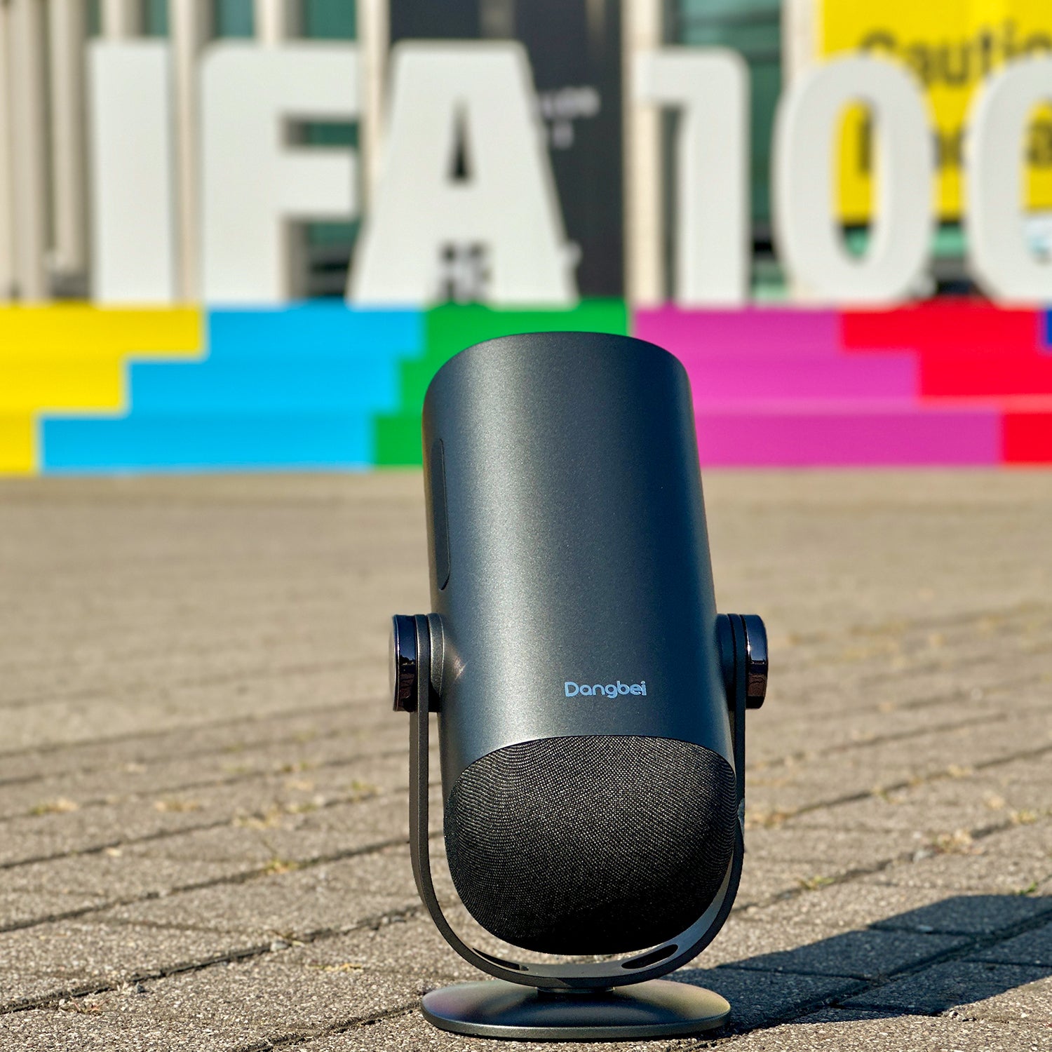 Dangbei Freedo Projetor Portátil 1080P Google TV com Netflix Licenciado e Suporte Inclinável de 165°