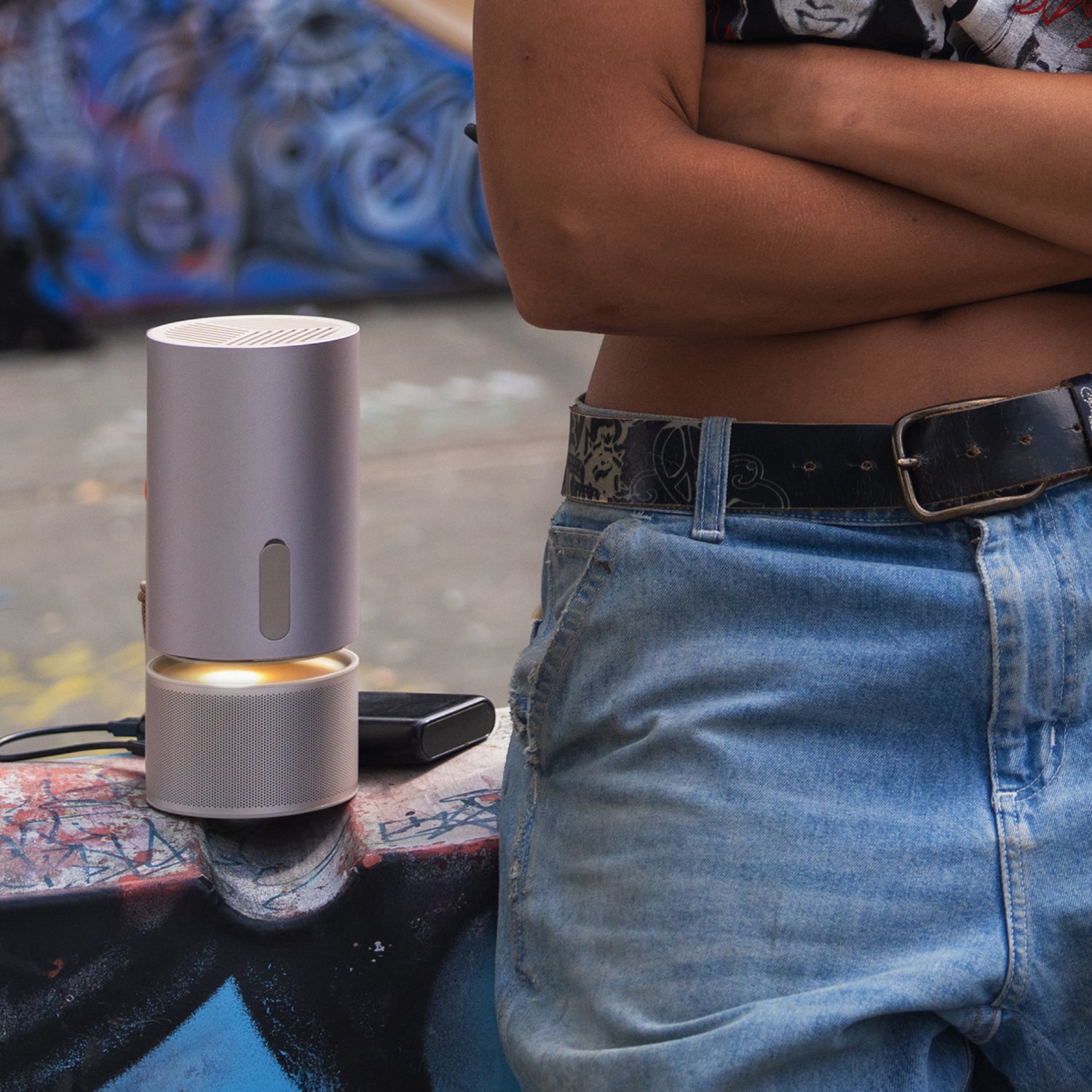 XGIMI MoGo 3 Pro Projetor LED Portátil Outdoor com Google TV e Netflix Oficial – Inclui Suporte PowerBase