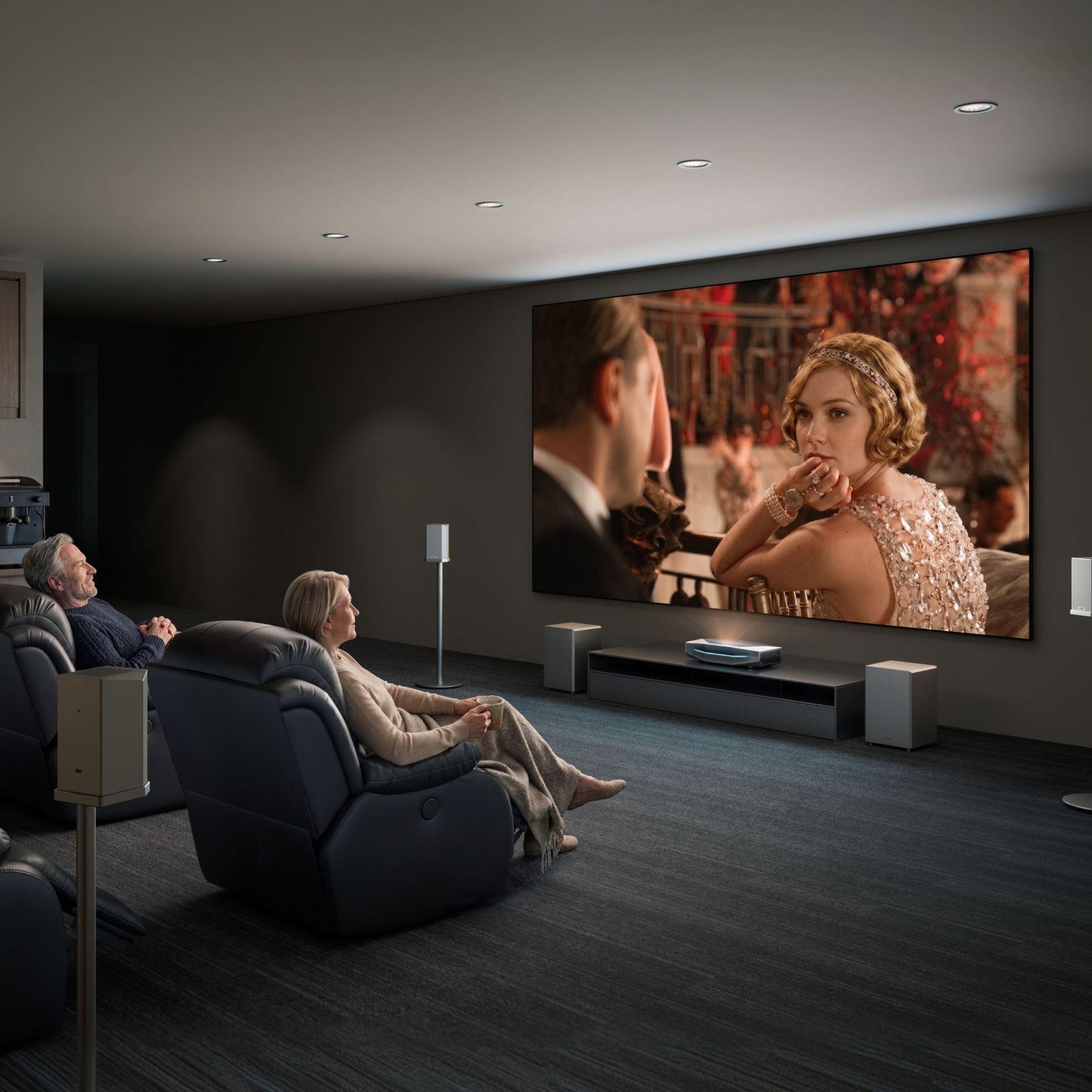 AWOL Vision Aetherion Max - Projetor Laser RGB 4K de Ultra Curta Distância com 3300 Lúmens ISO, Tela de até 200", Contraste 6000:1, Dolby Vision para Games, Latência de 1ms e Google TV