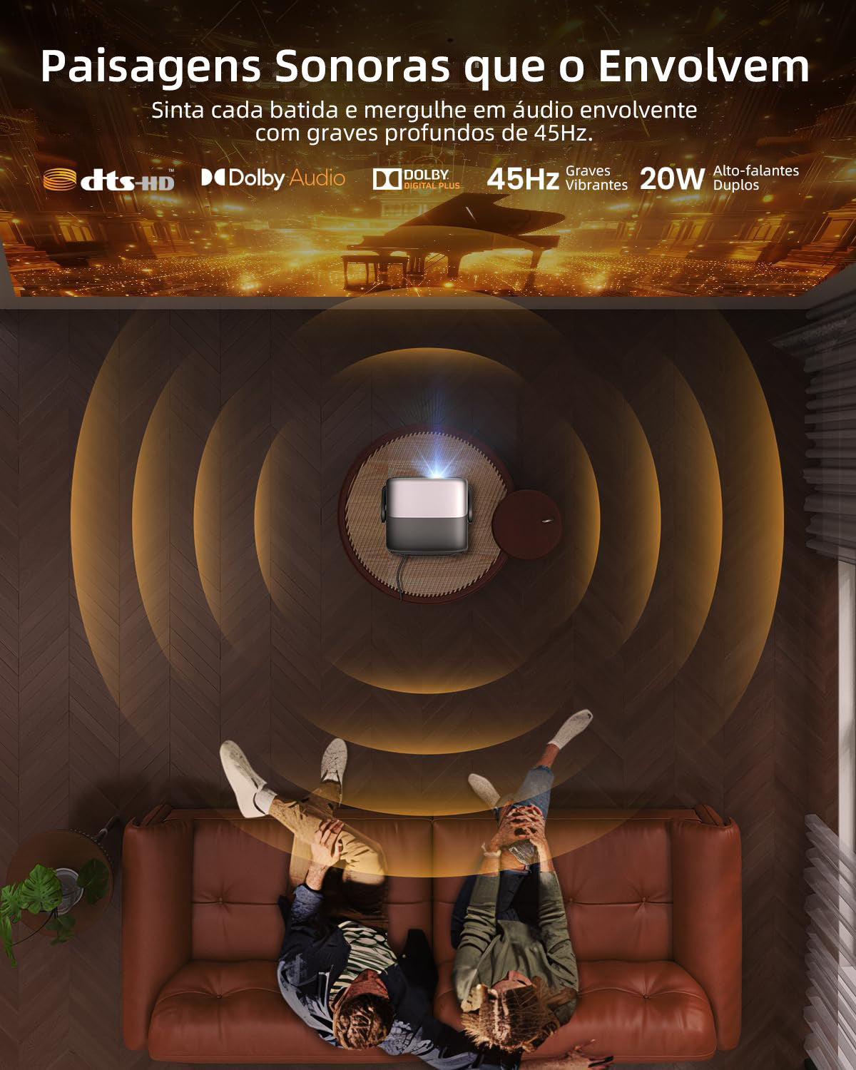 JMGO N1S Infinity sobre a mesa emitindo ondas sonoras ao redor de um casal relaxando no sofá, destacando Dolby Audio e graves profundos de 45Hz com alto-falantes duplos de 20W